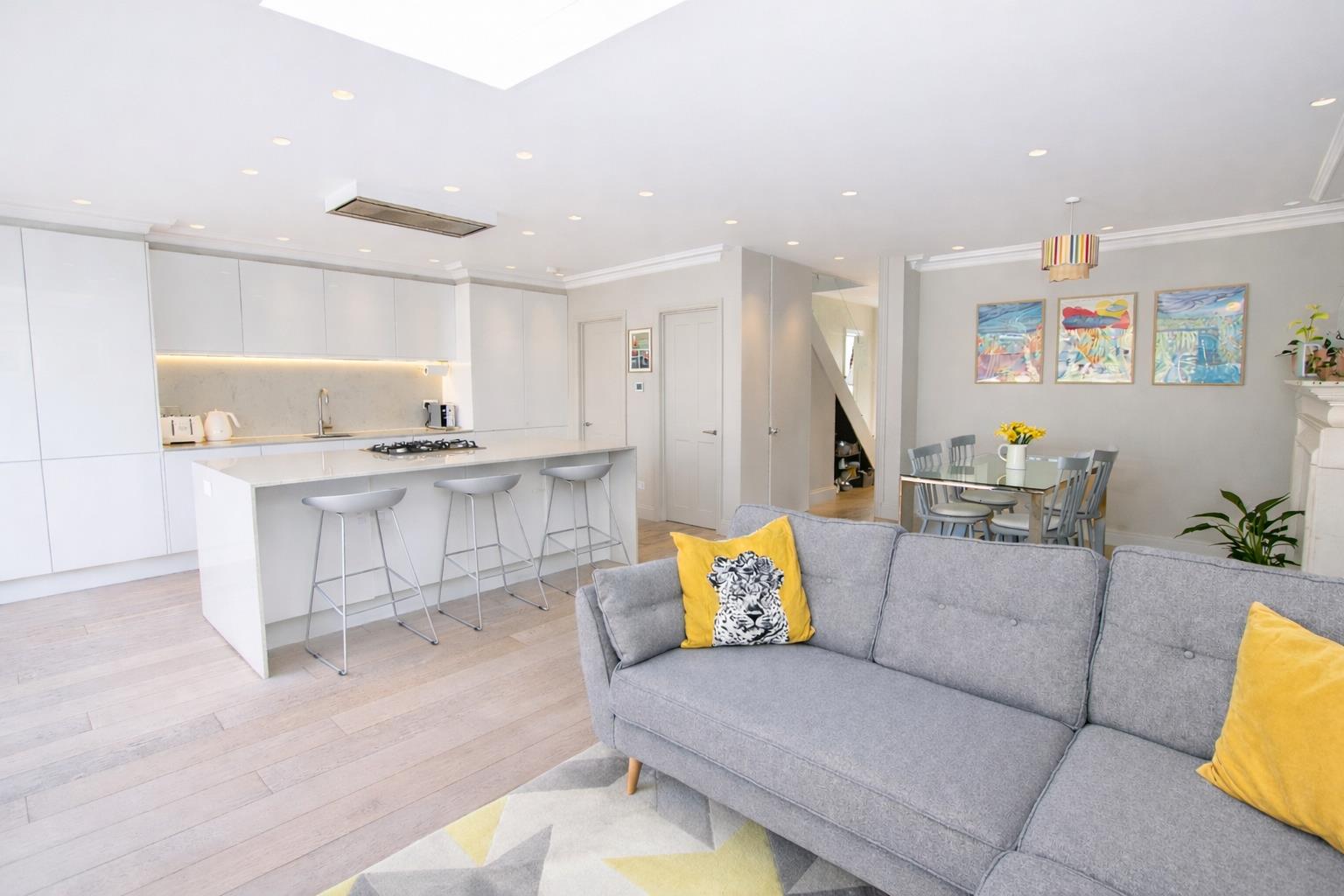 4 bed property in Gassiot Way, Sutton